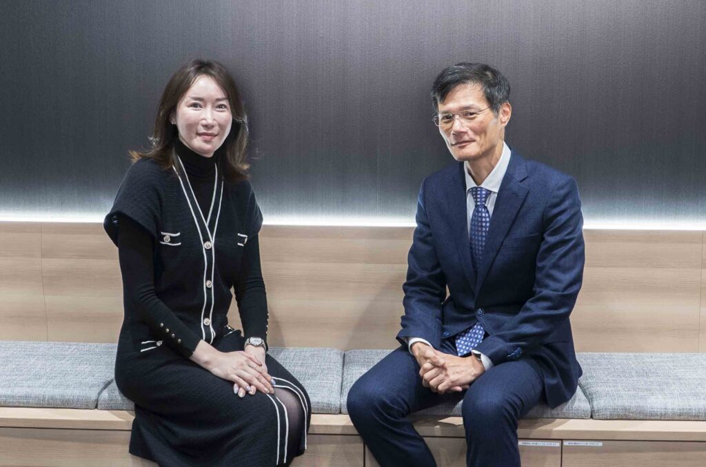 フラームジャパンのインタビュー記事に掲載されているサンファーマ株式会社 代表取締役社長 小川 省一郎の写真